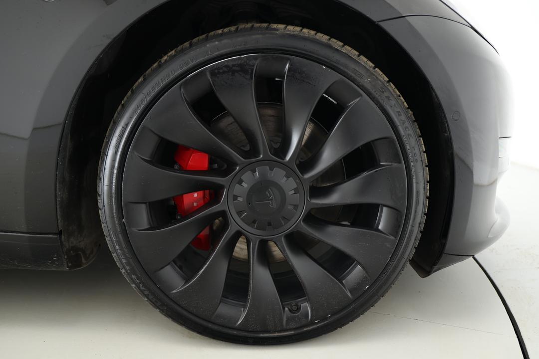 2022 Tesla Model 3 Performance, Automatic, 46944 km, Right Front Wheel