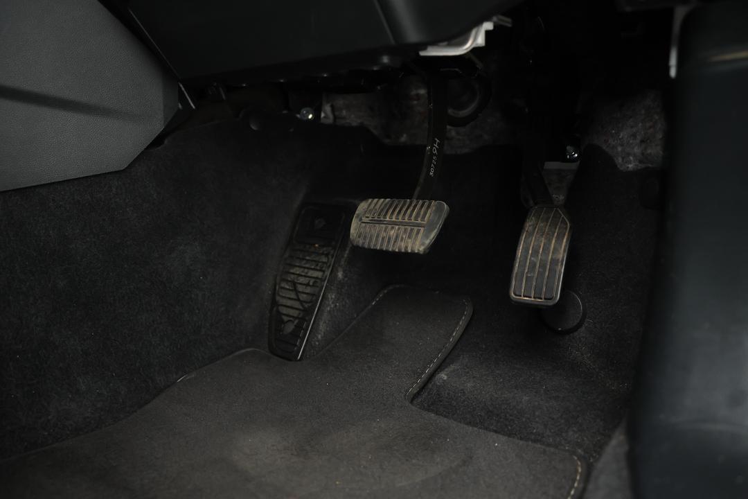 2023 Subaru Forester Hybrid L (AWD), Automatic, 63180 km, Drivers Side Adjustment Panel
