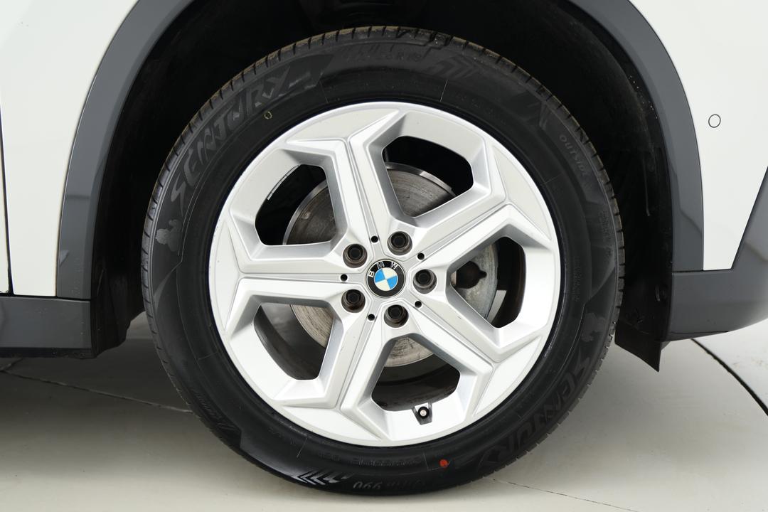 2023 BMW X1 sDrive18i, Automatic, 22543 km, Right Front Wheel