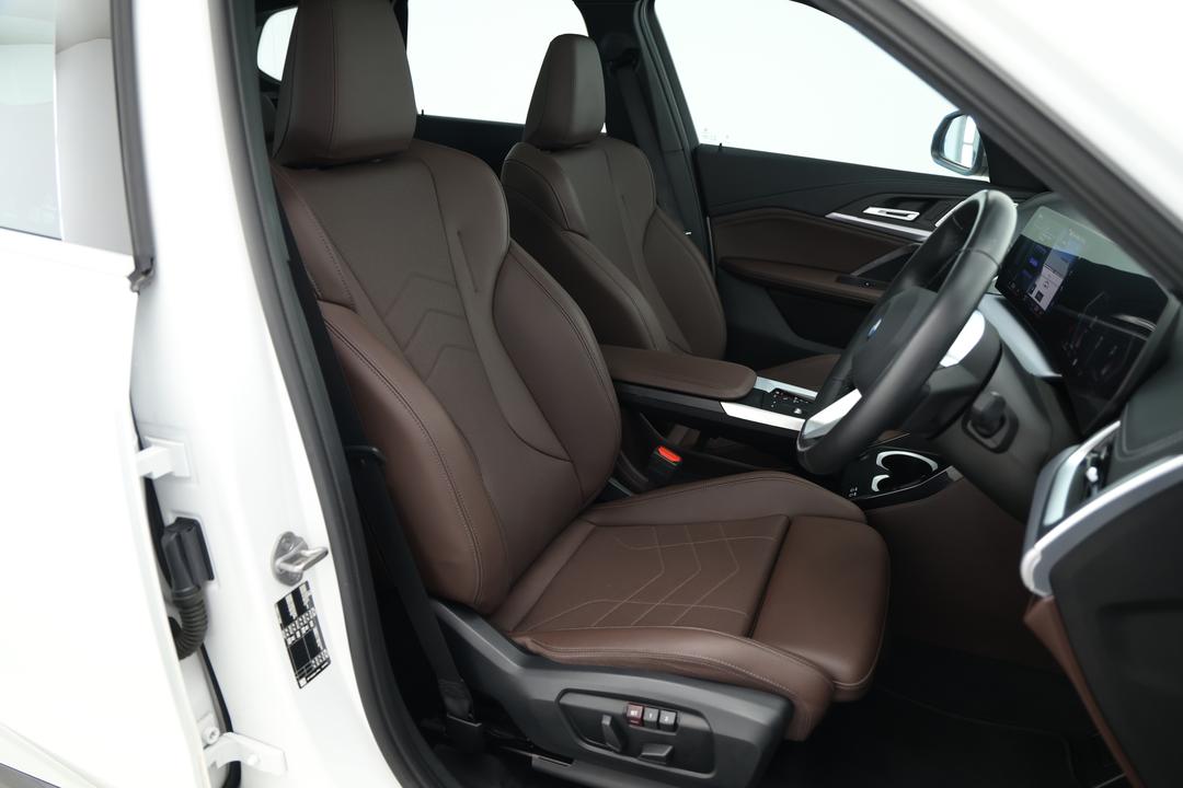 2023 BMW X1 sDrive18i, Automatic, 22543 km, Drivers Side Door Panel Controls