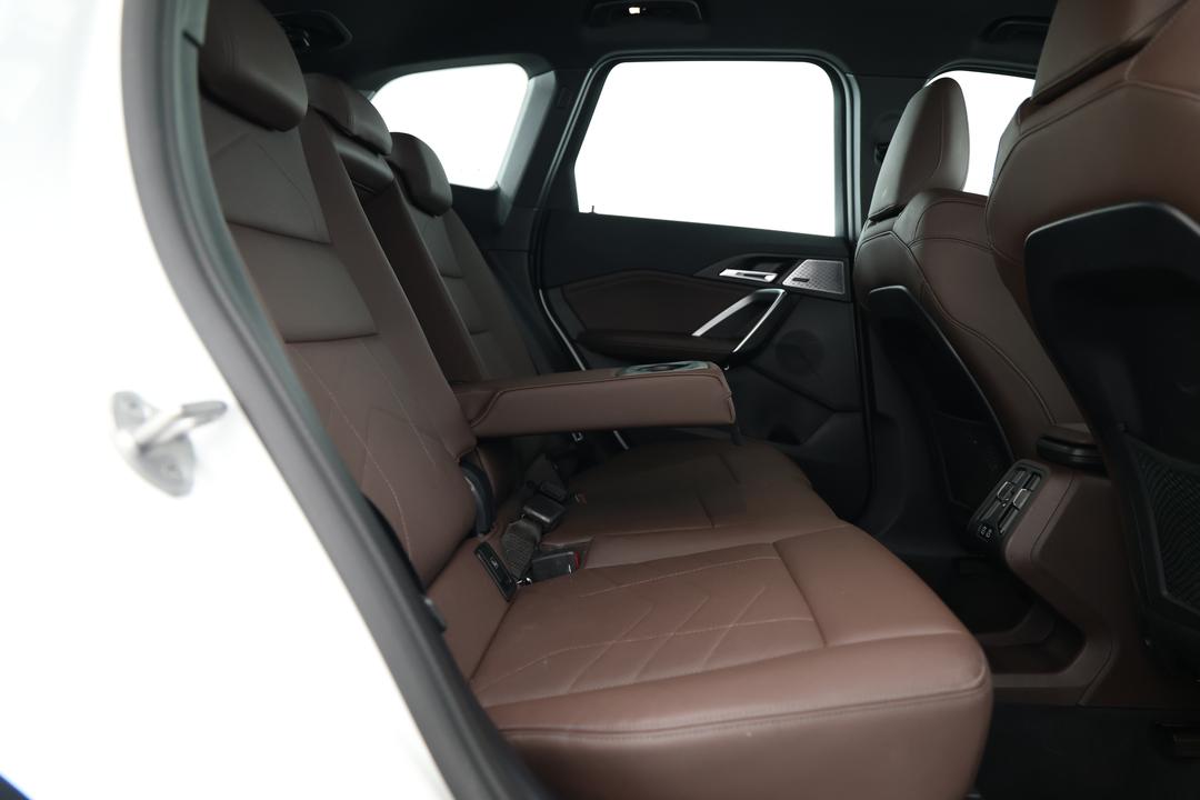 2023 BMW X1 sDrive18i, Automatic, 22543 km, Right Side Rear Door Cabin View