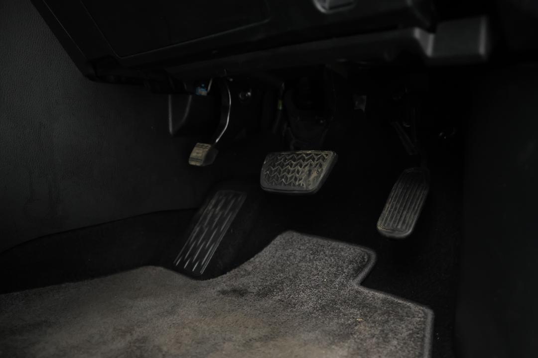 2018 Toyota Kluger Grande (4x4), Automatic, 107153 km, Pedals and Footmat