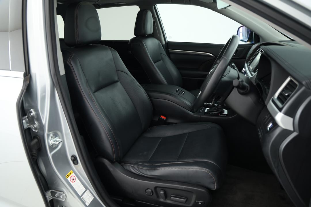 2018 Toyota Kluger Grande (4x4), Automatic, 107153 km, Drivers Side Door Panel Controls