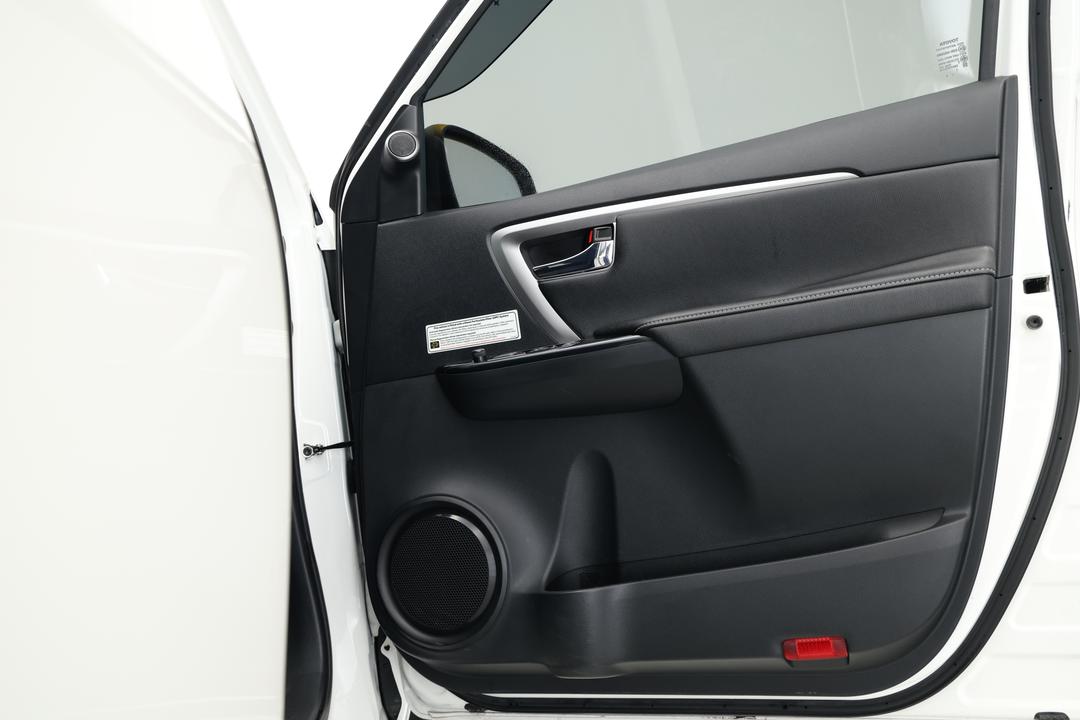 2021 Toyota Fortuner Gxl, Automatic, 42732 km, Drivers Side Door Panel Controls
