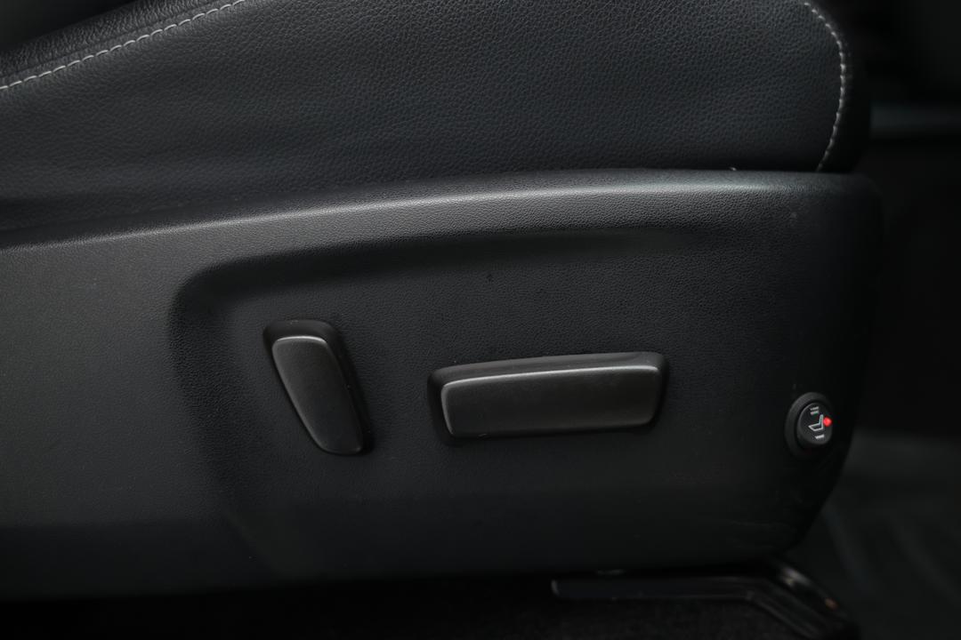 2021 Toyota Fortuner Gxl, Automatic, 42732 km, Right Side Front Door Cabin View