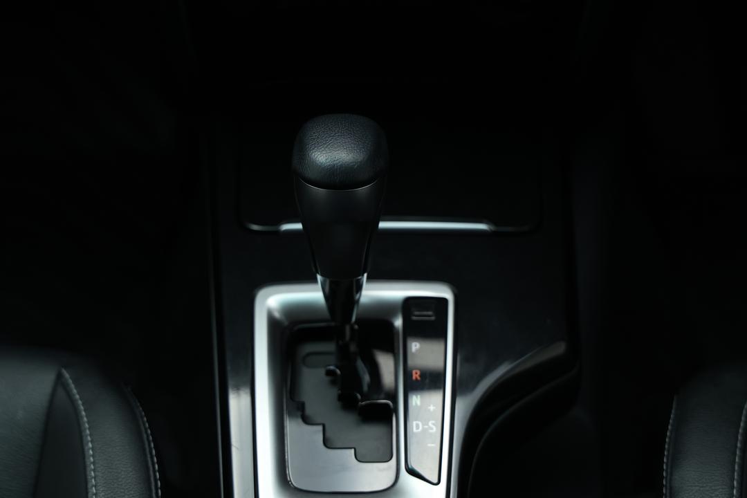 2021 Toyota Fortuner Gxl, Automatic, 42732 km, Gear Lever 