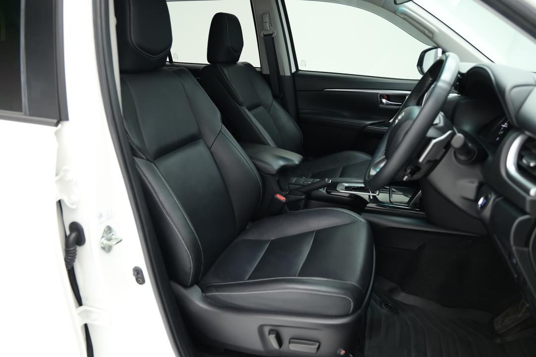 2021 Toyota Fortuner Gxl, Automatic, 42732 km, Speaker View