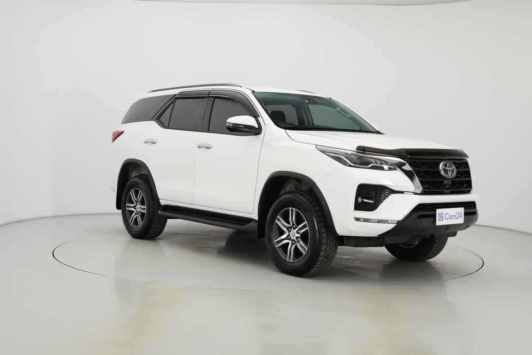 2021 Toyota Fortuner Gxl, Automatic, 42732 km, Right Front Diagonal (45- Degree) View