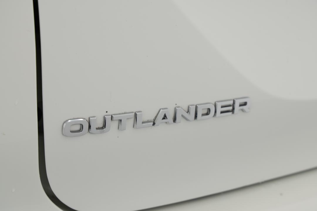 2024 Mitsubishi Outlander Es 5 Seat (2WD), Automatic, 27448 km, Badge (Boot Left Side)