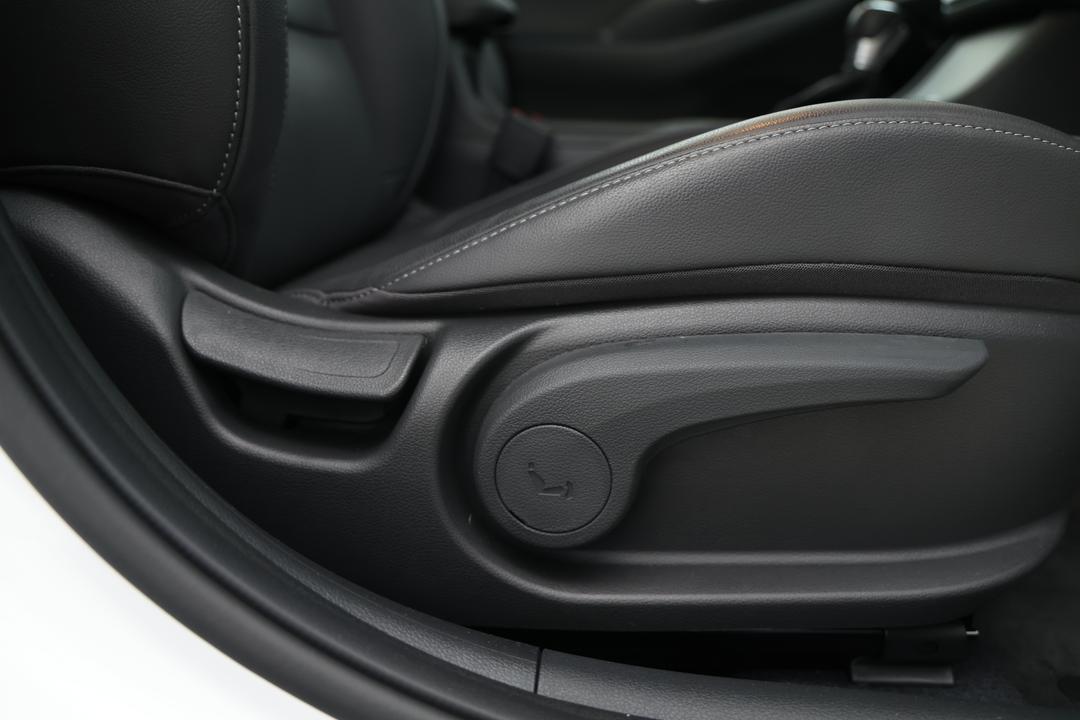 2023 Hyundai i30 Active, Automatic, 8852 km, Drivers Side Adjustment Panel