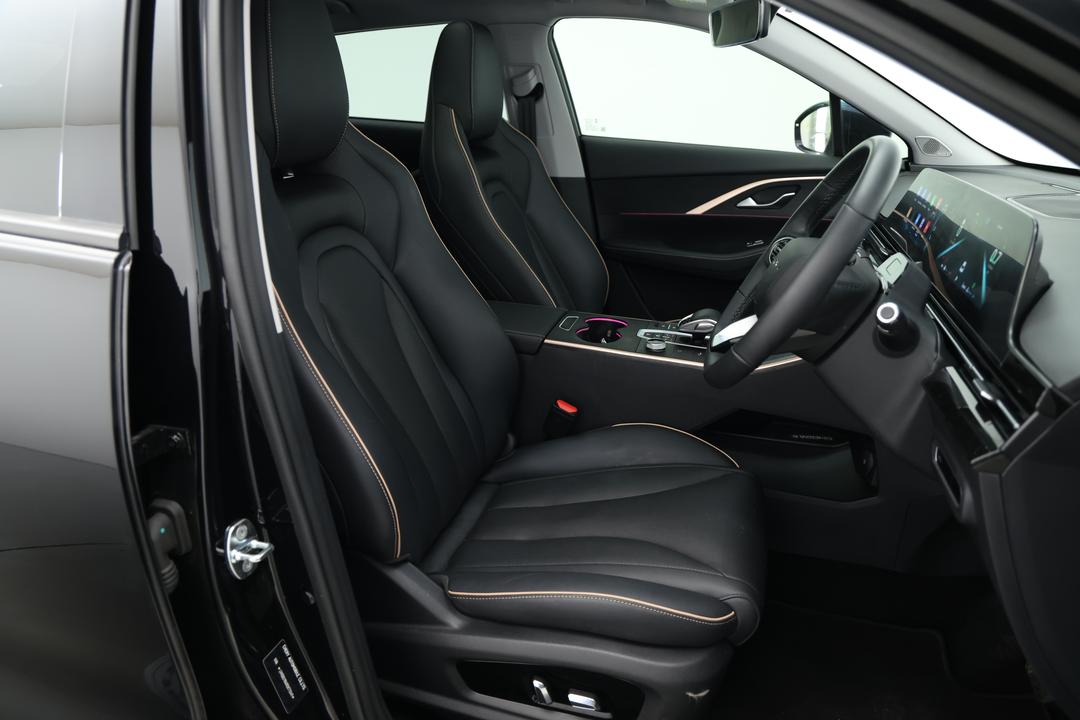 2024 Chery Omoda 5 Ex (high Version), Automatic, 23940 km, Drivers Side Door Panel Controls