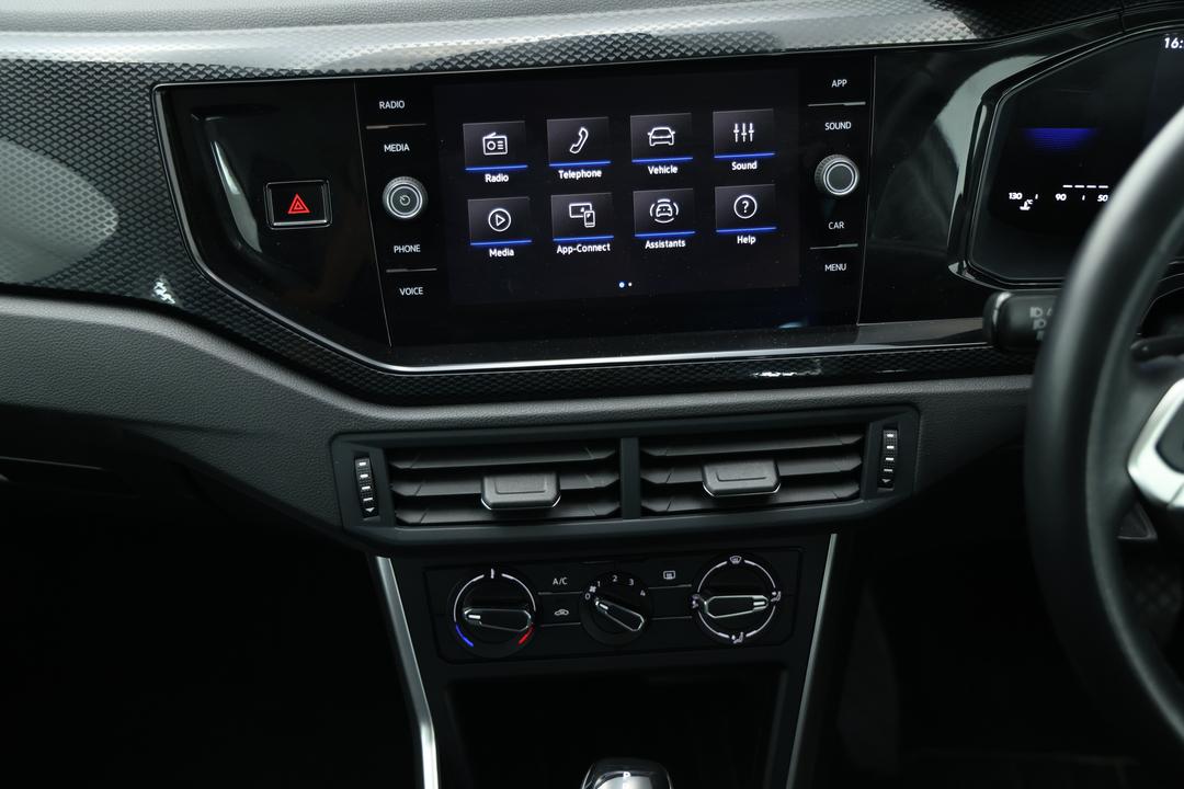 2024 Volkswagen Polo Life, Automatic, 31893 km, Steering Wheel Close-up