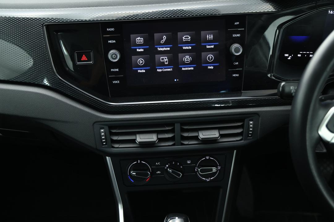 2024 Volkswagen Polo Life, Automatic, 31893 km, Steering Wheel Close-up