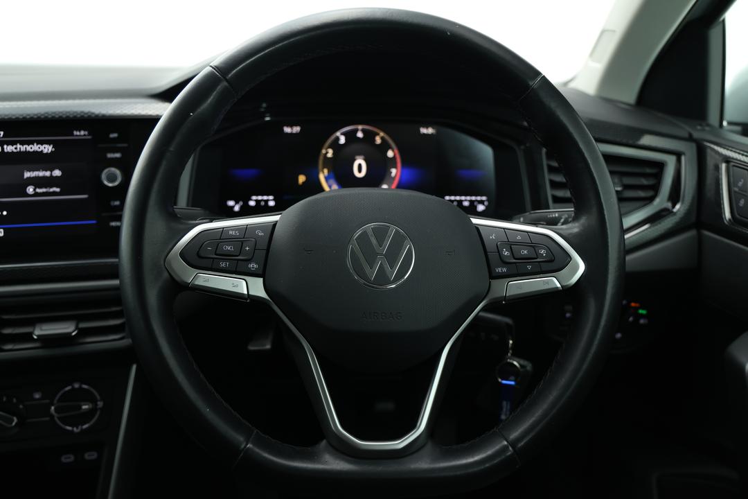 2024 Volkswagen Polo Life, Automatic, 31893 km, Infotainment System