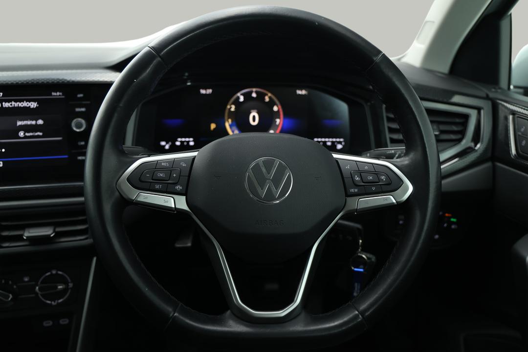 2024 Volkswagen Polo Life, Automatic, 31893 km, Infotainment System