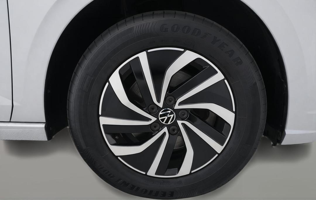 2024 Volkswagen Polo Life, Automatic, 31893 km, Right Front Wheel