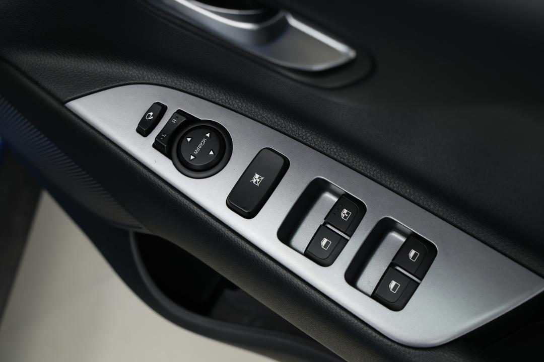 2022 Kia Stonic Gt-line, Automatic, 28761 km, Drivers Side Door Panel Controls