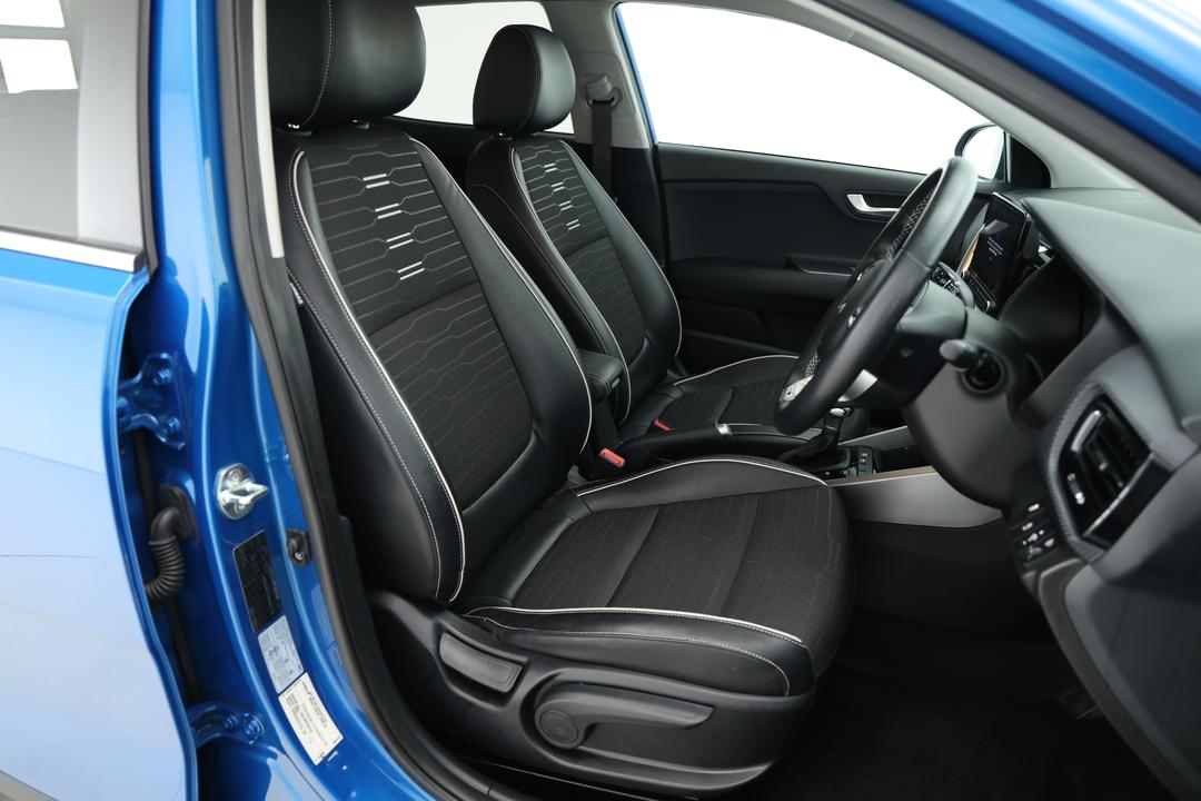 2022 Kia Stonic Gt-line, Automatic, 28761 km, Right Side Front Door Cabin View