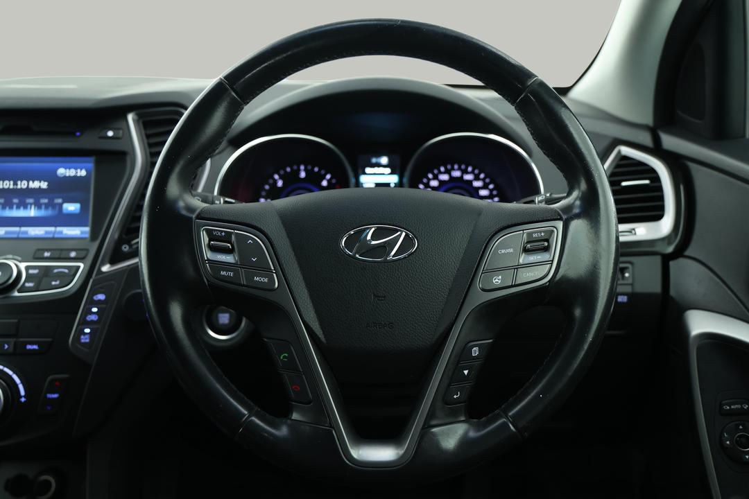 2014 Hyundai Santa Fe Elite Crdi (4x4), Automatic, 154046 km, Steering Wheel Close-up