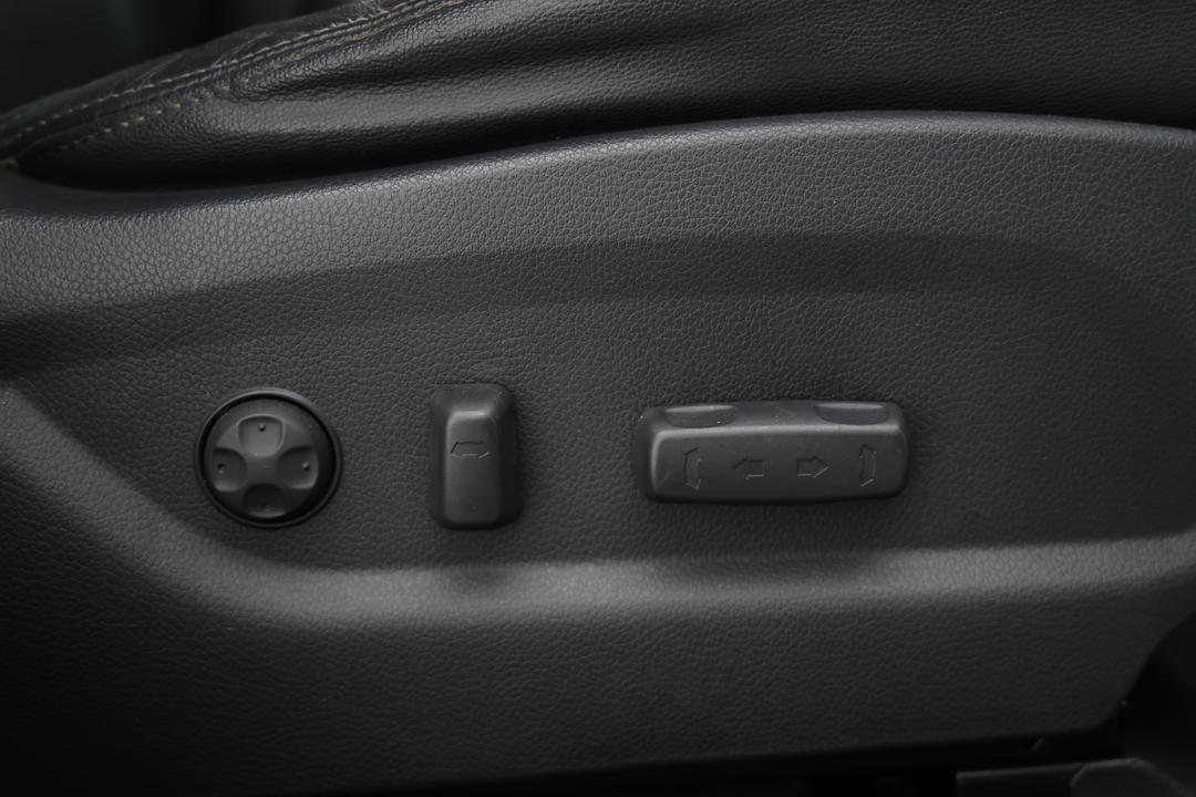2014 Hyundai Santa Fe Elite Crdi (4x4), Automatic, 154046 km, Drivers Side Adjustment Panel