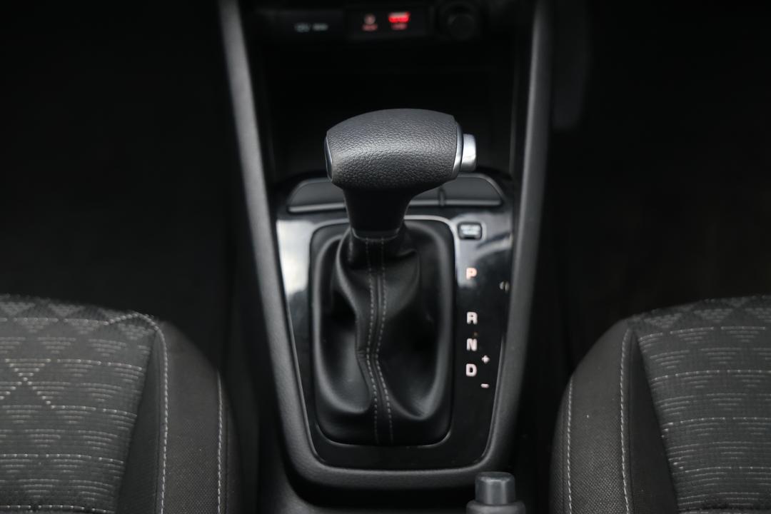 2018 Kia Rio S, Automatic, 61192 km, Gear Lever 