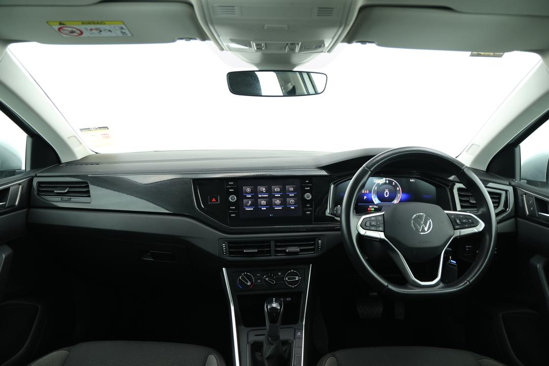 2024 Volkswagen Polo Life, Automatic, 28110 km, Dashboard View