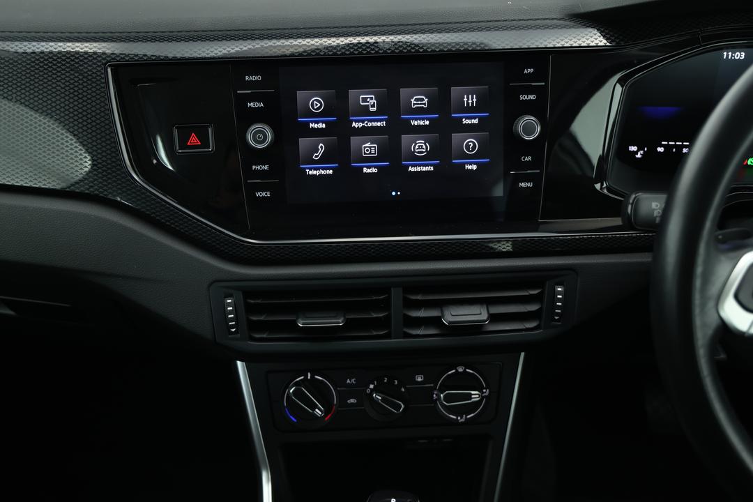 2024 Volkswagen Polo Life, Automatic, 28110 km, Center Console