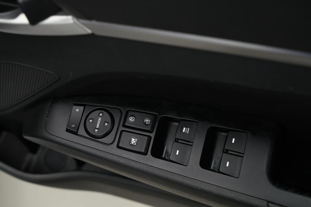 2018 Hyundai Elantra Go, Automatic, 93331 km, Drivers Side Door Panel Controls