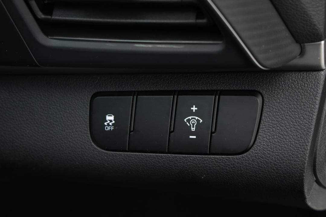 2018 Hyundai Elantra Go, Automatic, 93331 km, Utility Switches/Buttons