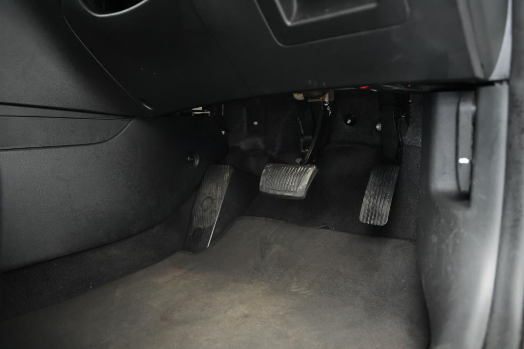 2018 Hyundai Elantra Go, Automatic, 93331 km, Pedals and Footmat