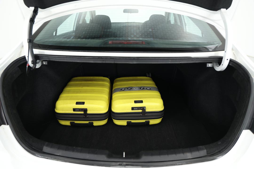 2018 Hyundai Elantra Go, Automatic, 93331 km, Boot Inside View with Luggage