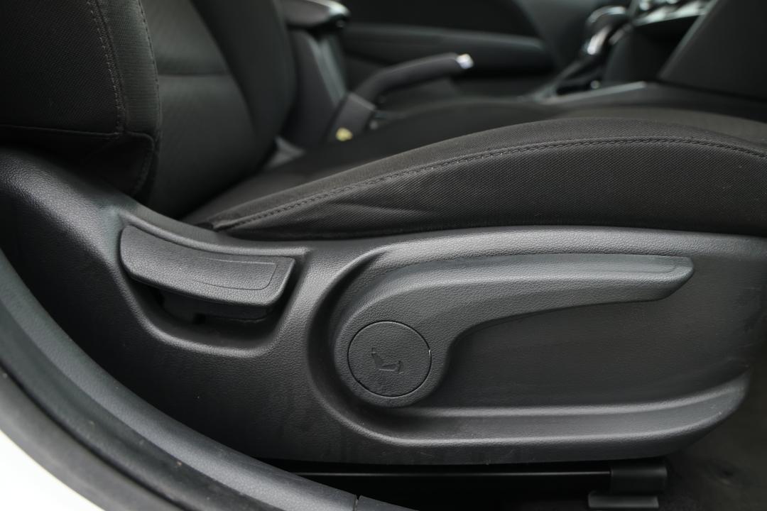 2018 Hyundai Elantra Go, Automatic, 93331 km, Drivers Side Adjustment Panel
