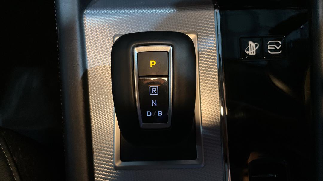 2024 Mitsubishi Outlander Phev Exceed 5+2 Seat (AWD), Automatic, 22949 km, Gear Lever 