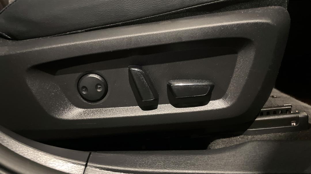2024 Mitsubishi Outlander Phev Exceed 5+2 Seat (AWD), Automatic, 22949 km, Drivers Side Adjustment Panel