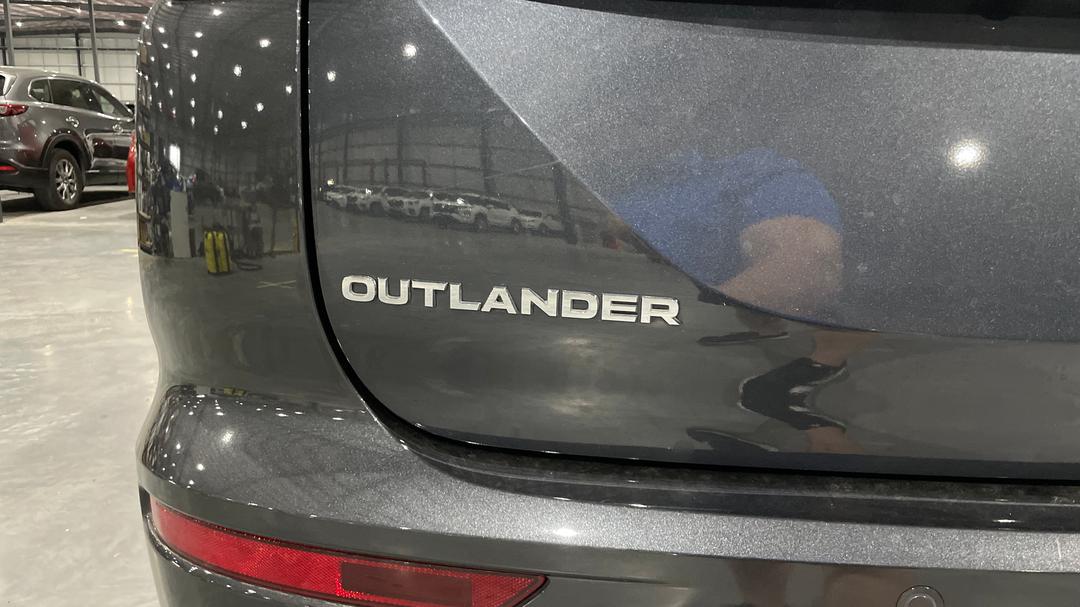 2024 Mitsubishi Outlander Phev Exceed 5+2 Seat (AWD), Automatic, 22949 km, Badge (Boot Left Side)