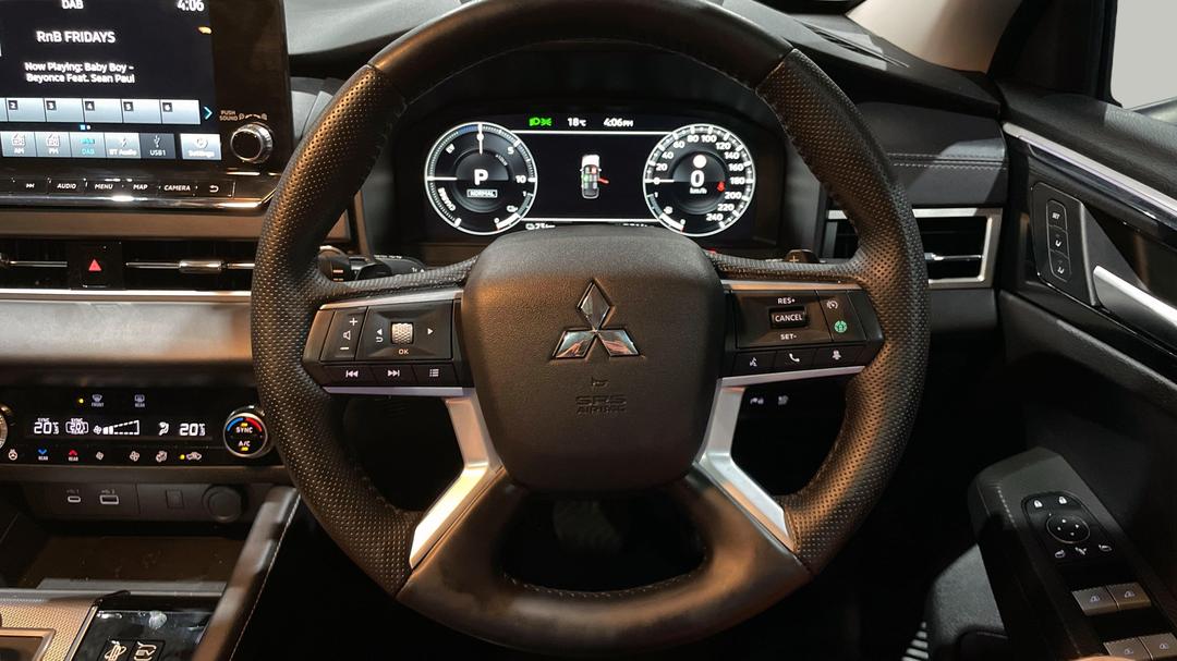 2024 Mitsubishi Outlander Phev Exceed 5+2 Seat (AWD), Automatic, 22949 km, Steering Wheel Close-up