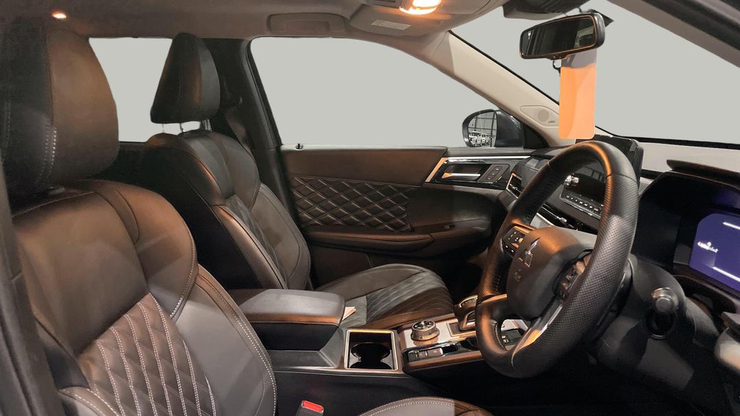 2024 Mitsubishi Outlander Phev Exceed 5+2 Seat (AWD), Automatic, 22949 km, Right Side Front Door Cabin View