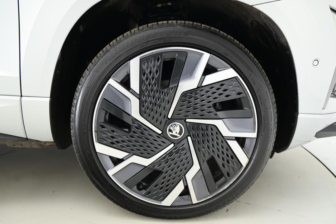 2022 SKODA Karoq Sportline (4x4) 140tsi, Automatic, 22190 km, Right Front Wheel