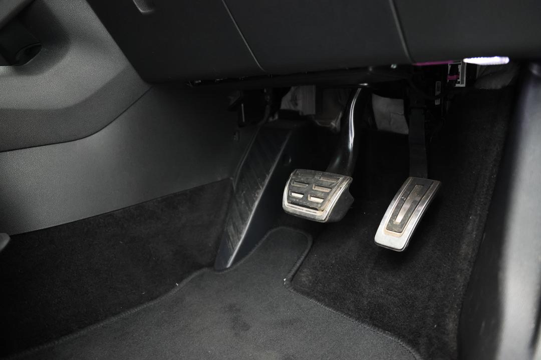 2022 SKODA Karoq Sportline (4x4) 140tsi, Automatic, 22190 km, Utility Switches/Buttons
