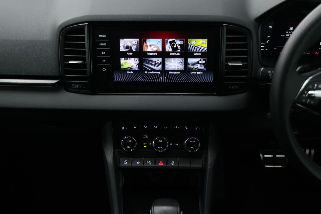 2022 SKODA Karoq Sportline (4x4) 140tsi, Automatic, 22190 km, Center Console