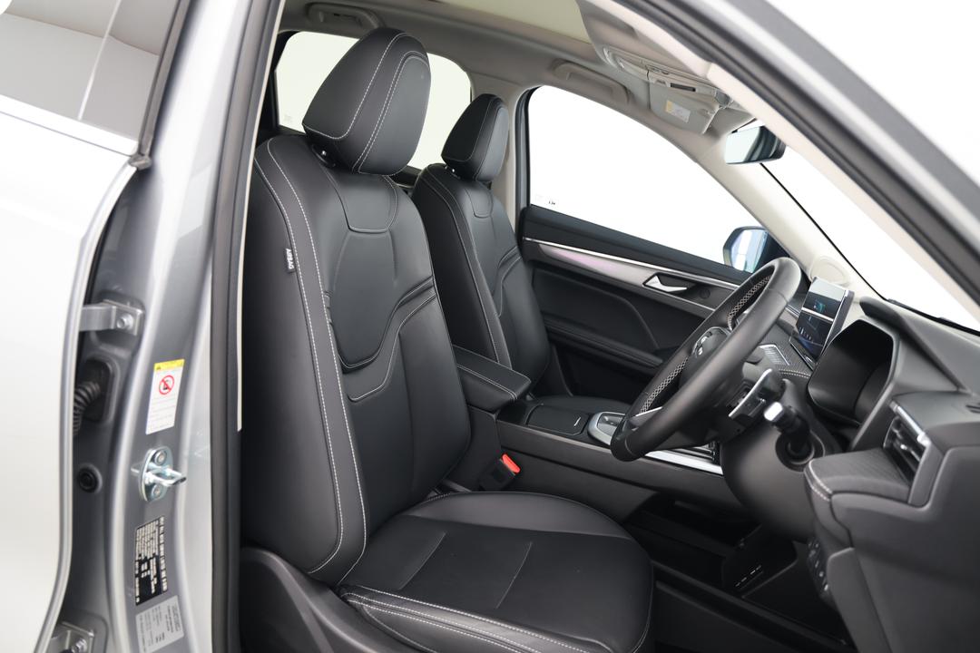 2024 GWM Haval Jolion Ultra, Automatic, 8830 km, Right Side Front Door Cabin View