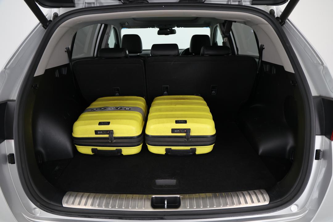 2018 Kia Sportage Gt-line (AWD), Automatic, 100605 km, Boot Inside View with Luggage