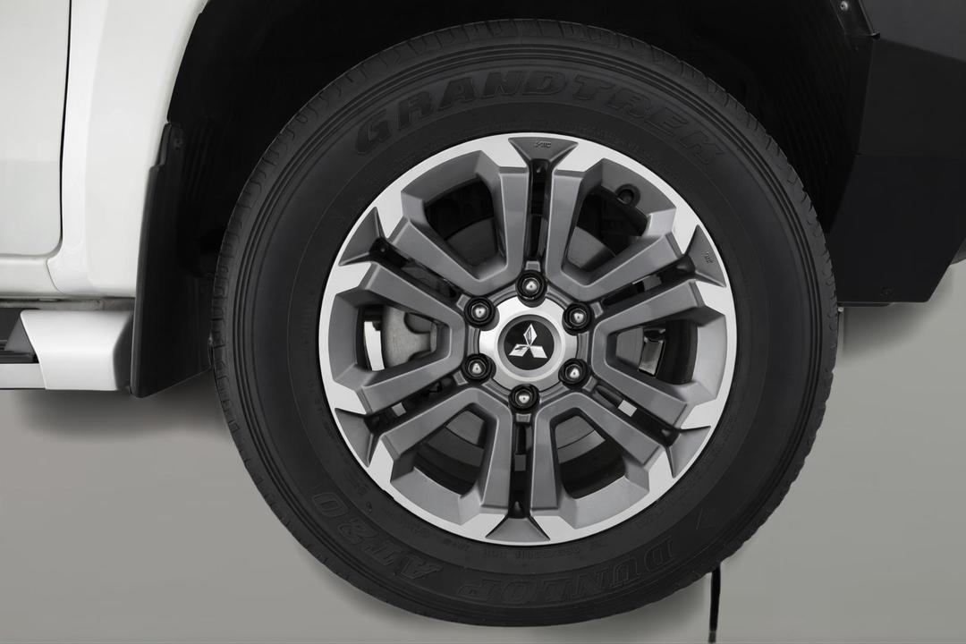 2021 Mitsubishi Triton Gls (4x4), Automatic, 58535 km, Right Front Wheel