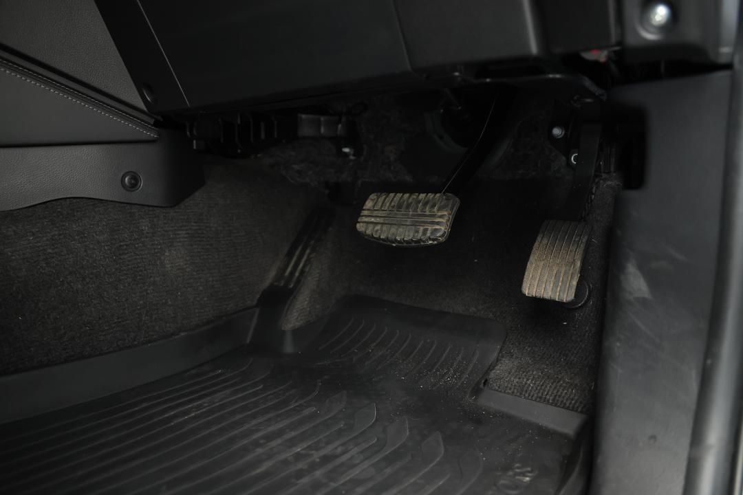 2021 Mitsubishi Triton Gls (4x4), Automatic, 58535 km, Utility Switches/Buttons