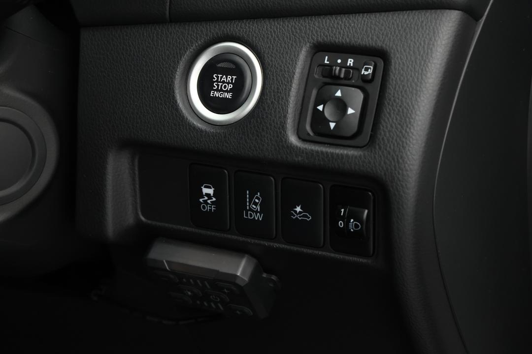 2021 Mitsubishi Triton Gls (4x4), Automatic, 58535 km, Drivers Side Adjustment Panel