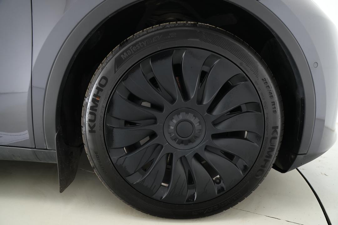 2023 Tesla Model Y Rear-wheel Drive, Automatic, 54537 km, Right Front Wheel