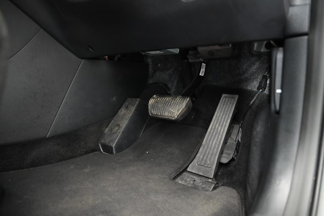 2019 Kia Sportage S (FWD), Automatic, 132804 km, Pedals and Footmat