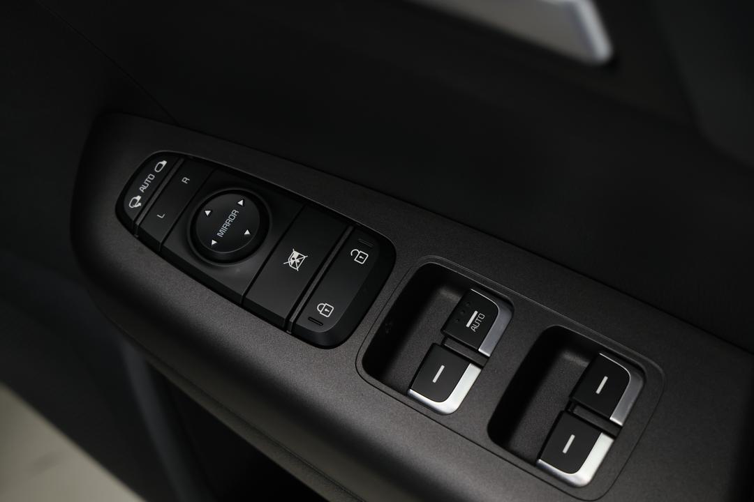 2019 Kia Sportage S (FWD), Automatic, 132804 km, Drivers Side Door Panel Controls