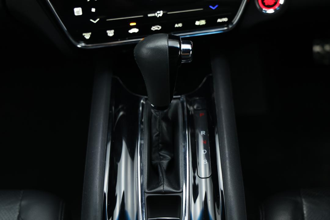 2018 Honda HR-V Rs, Automatic, 128793 km, Gear Lever 
