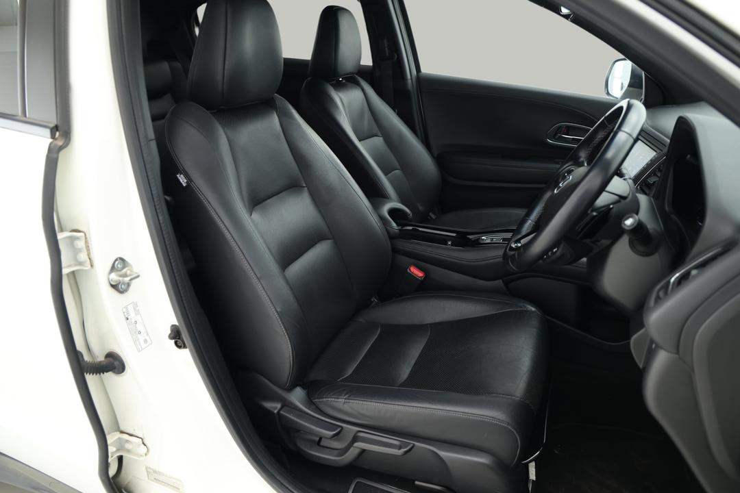 2018 Honda HR-V Rs, Automatic, 128793 km, Right Side Front Door Cabin View